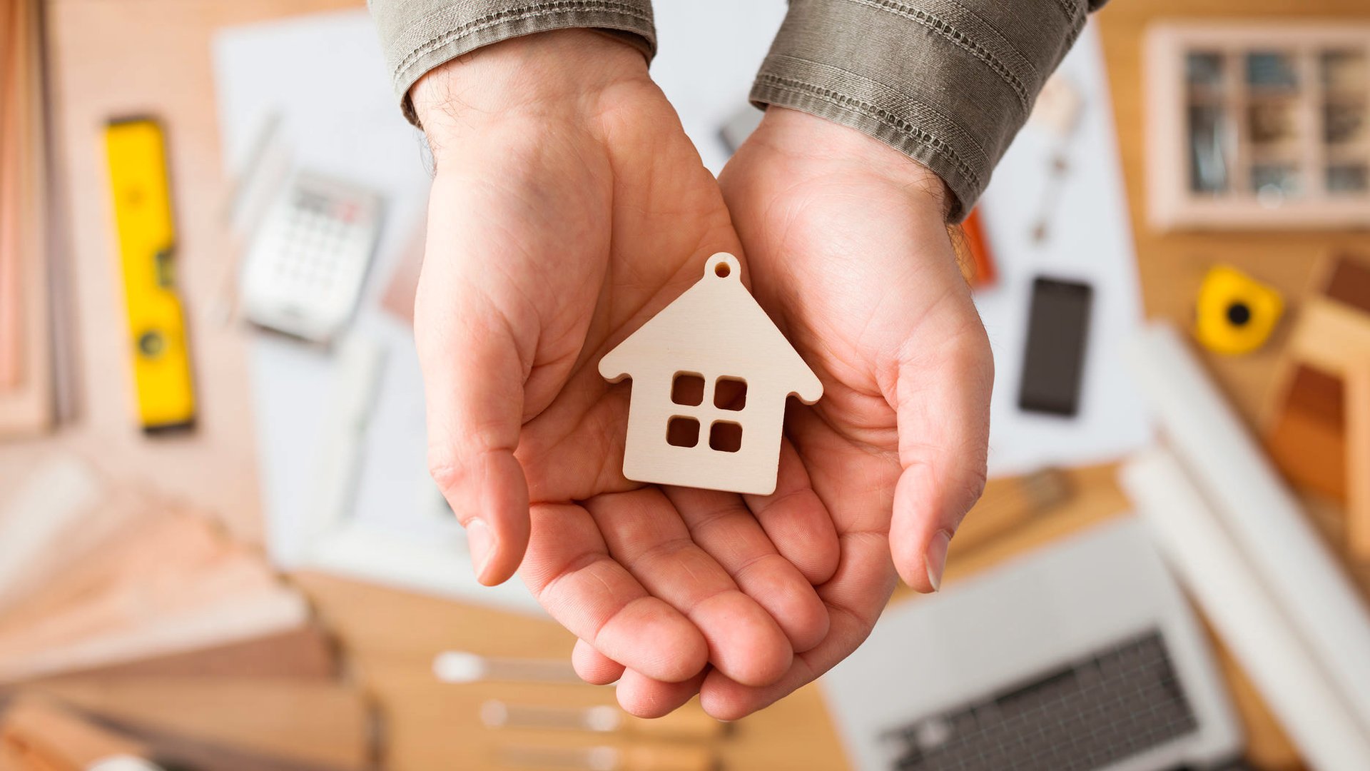 house-in-hand